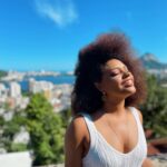 Juliana Alves Instagram - Fiquei mais ausente nas últimas 3 semanas, né? 

Estava mergulhada em uma rotina intensa e desafiadora, uma experiência de trabalho nova pra mim e algo inédito pro público! 
Muita alegria de me sentir fazendo algo grandioso em vários aspectos! 

Bem vejo a hora de compartilhar com vocês! Tudo no momento certo. 
Por ora, só gratidão a todos me trouxeram até aqui. 

📿 🙏🏾