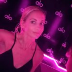 Sarah Michelle Gellar Instagram - Back from vacation means back to @alo and reunited with my girls @marymillermethod @formbylex @sophiejulia #sendhelp scroll for before and after