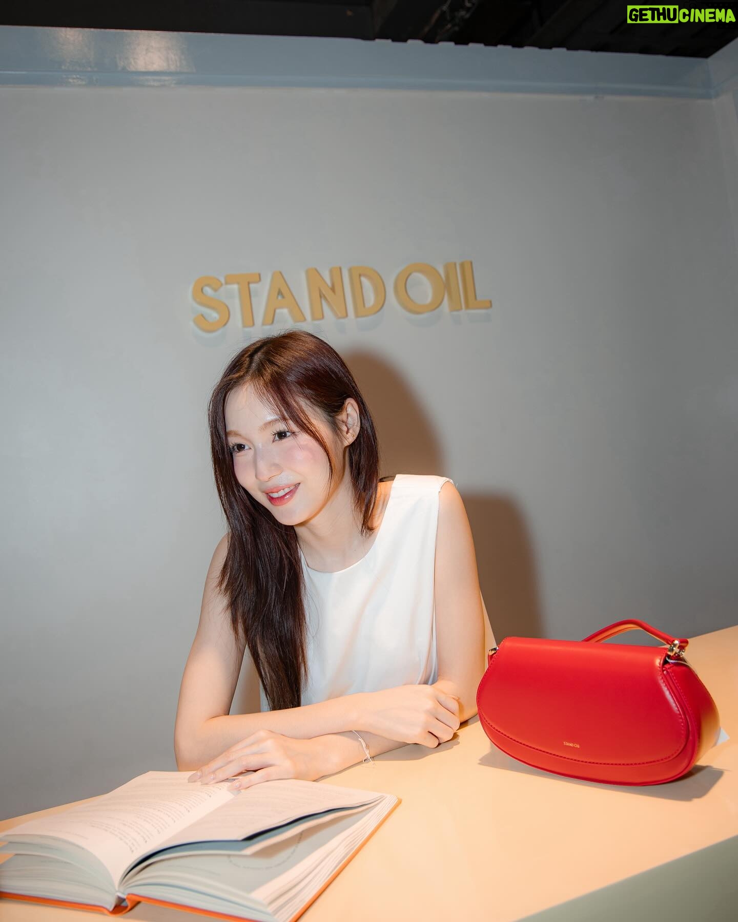 Pattranite Limpatiyakorn Instagram - มาแล้วค่า💖 ~ บ้านหลังแรกของ Stand Oil House ในประเทศไทย ใครยังไม่ไปอย่าพลาดนะคะ 🥰
🏡 Stand Oil House Pop-Up Store
· 5 April (FRI) - 28 April (SUN)|10AM - 22PM
· Siam Center, G Floor
#STANDOIL #STANDOILTH
#STANDOILHOUSE
