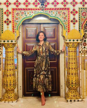 Beauty Gonzalez Instagram - Well Hello Stranger 😉
As always here I am appreciating these very beautiful doors. 
Hmm.. where do they lead to?
What wonders hide within?