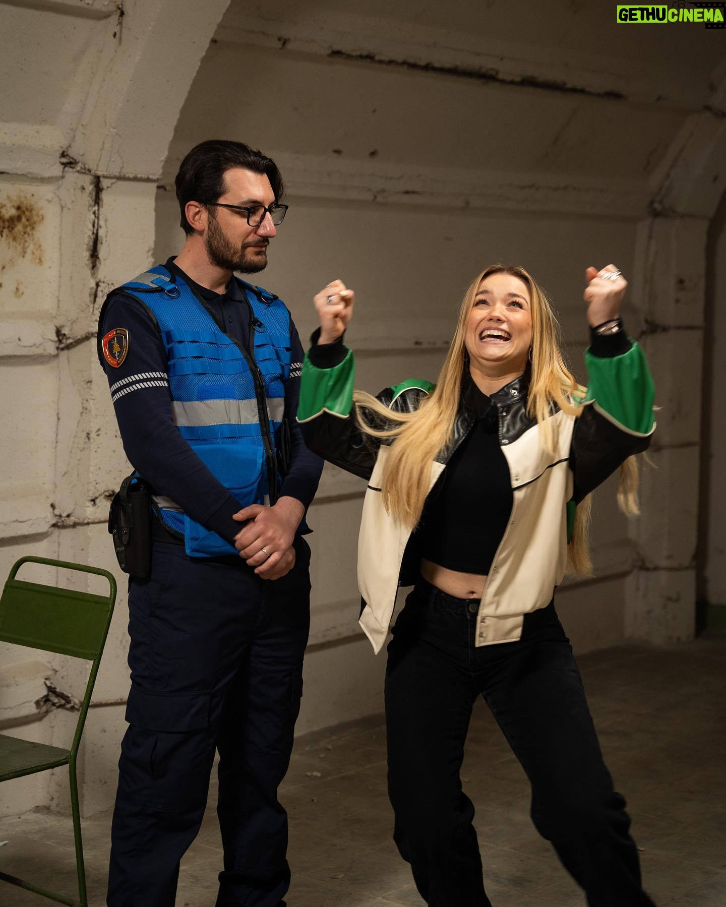 Julia Beautx Instagram - Was wir alles in Albanien erlebt haben - ein Drama in 8 Bildern und Videos:
Nr. 1: Wir in Handschellen 🥲
Nr. 2: Wir in irgendeinem Bunker mitten in Albanien aus dem wir ausbrechen mussten.
Nr. 3: Ich (Julia), als ich erfahren habe, dass ich endlich wieder gepunktet habe! 🥹
Nr. 4: Ich (Joey), als ich erfahren habe, dass @funk unsere Verhaftung geplant haben, nur um jetzt ein Exit Game zu spielen. (Wtf?!)
Nr. 5: Das Team, als es einfach noch gefilmt hat, während wir festgenommen wurden.
Nr. 6: Ich (Julia), bevor ich den halben Raum auseinandergenommen habe, um dieses Exit Game zu lösen.
Nr. 7: Wir, als wir endlich wieder ins Freie durften! ✨
Nr. 8: Wir, als wir immer noch dachten, dass diese Verhaftung echt ist. (Danke für nichts.)
#juliabeautx #joeysjungle #juliavsjoey