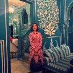 Beauty Gonzalez Instagram - Lucky I didn’t wear a blue dress to this Resto or I would have Sherlock Holmes’d it 💙
Perfect ambiance.. I love it when they mix  pre colonial architecture with modern aesthetics.
And they had Carbonara for Olivia
 so everyone was happy😁