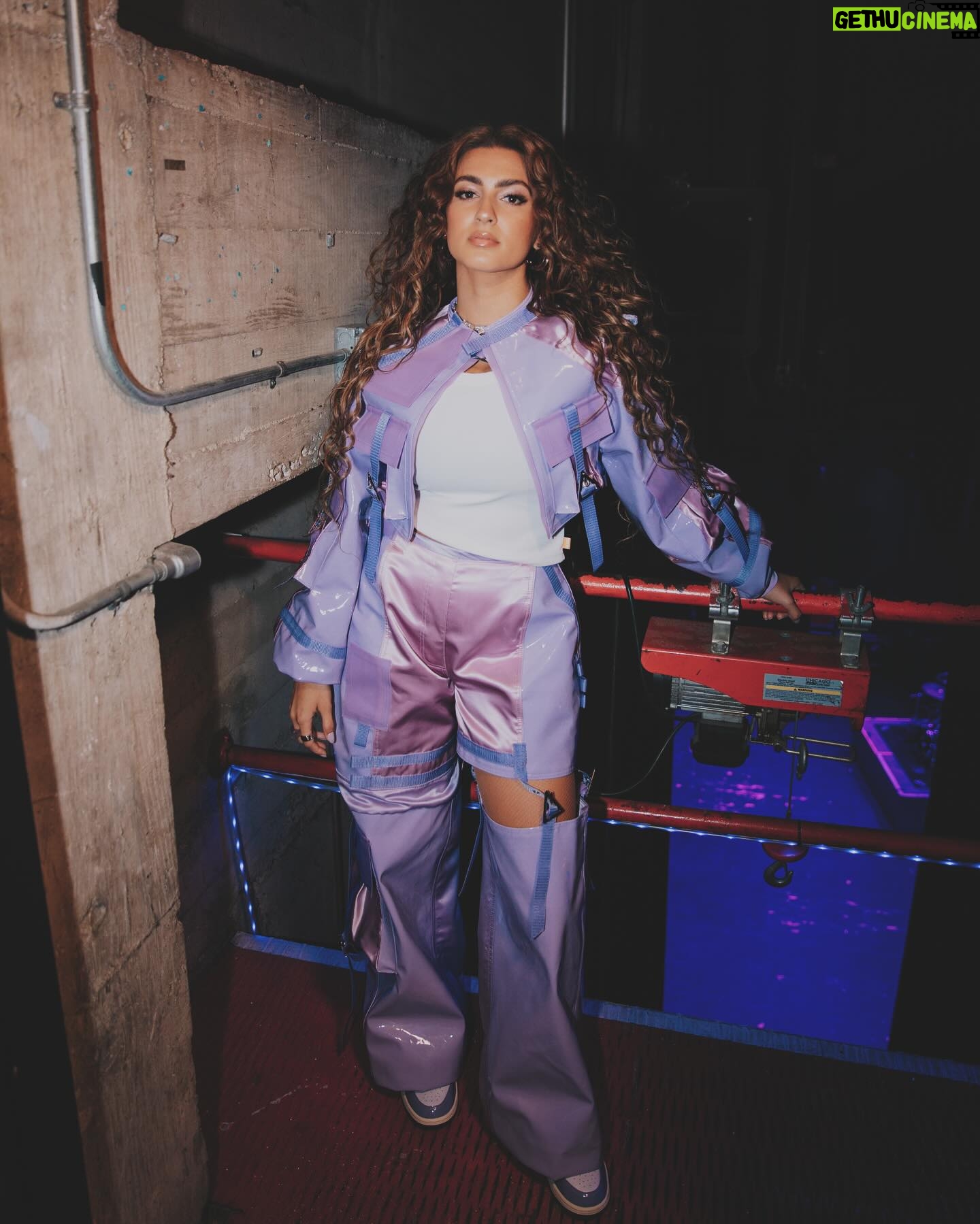 Tori Kelly Instagram - thank u ventura sacramento !!! ♡⁎⁺˳✧༚
what an incredible way to kick off this 1st leg of tour!! ☁️