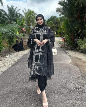 Wawa Zainal Instagram - Raya ke2 . Team black hadir