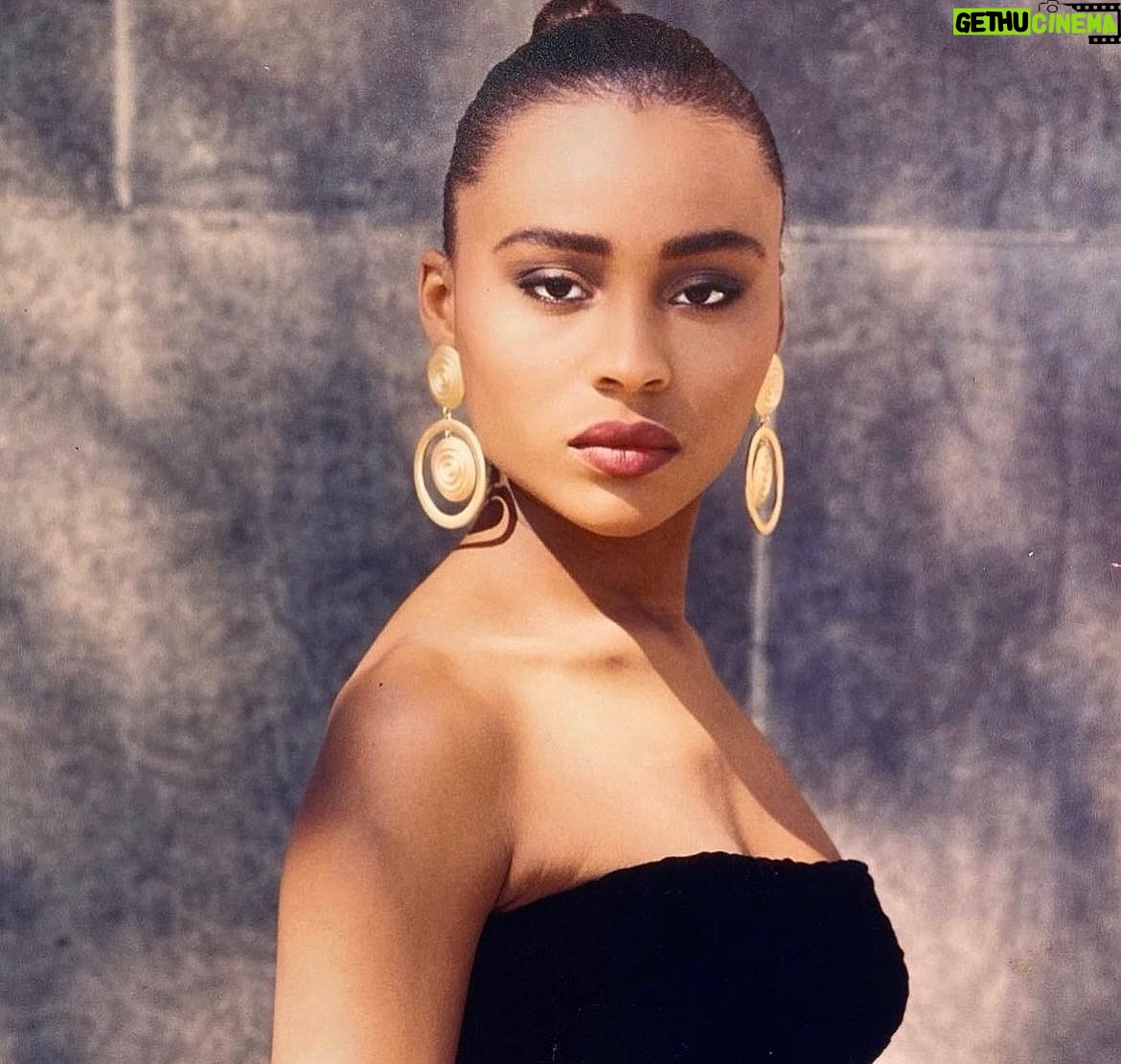 Cynthia Bailey Instagram - “We are shaped by our thoughts; we become what we think.
When the mind is pure, joy follows like a shadow that never leaves..”🪷
-Buddha
#flashbackfriday
#positiveenergy
#cynthiabailey
#staythecourse
#godswill
#babycynt
#modelcynt
#love