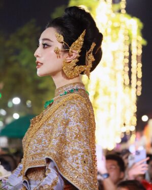 Fan Bingbing Instagram - Hello Thailand! ✨ Sending warm wishes for a blessed and joyful Songkran! 🌟💐🥰