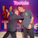 Nicolás Vázquez Instagram – Un carrete de super casi angeles y amor! ❤️
Después de muchos años nos reencontramos con @tomasrossok y fue como si nos hubiéramos visto ayer. El amor está intacto. Hermoso recibirte en el teatro y tus palabras tan especiales para mi.
Obvio que teniamos que hacer uno de nuestros saludos de ficción. 😂
Te quiero mucho!!
🙌🏽🤍