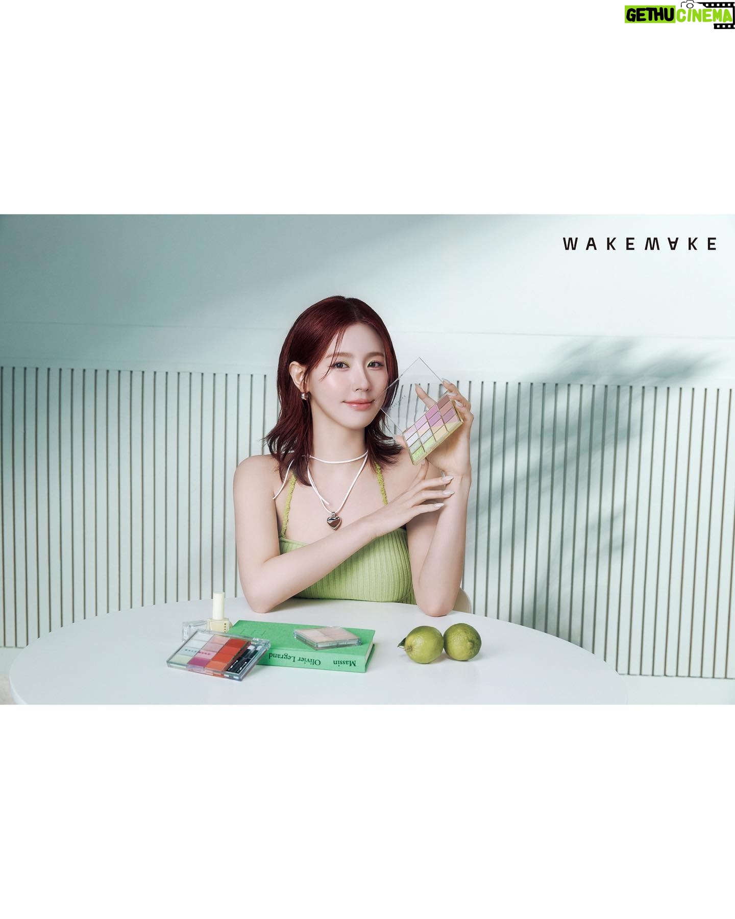 Cho Mi-yeon Instagram - @wakemake_official 💚🍀봄이 온다아🧚🌿
