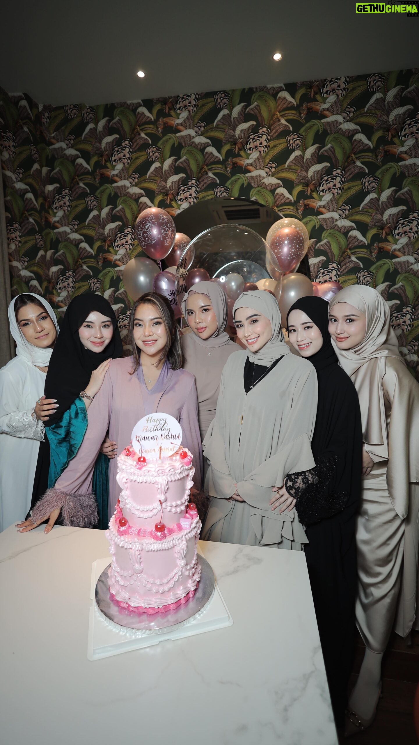 Wawa Zainal Instagram - Ramadhan dah habis kan 😇