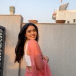 Shivani Paliwal Instagram - 🌸👛🩷🎀🌷

@sanjurathod07 @_gspark_