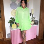 Katie Price Instagram – Really enjoying my short natural hair 💚 what do you all think? Short or long? xx 
Angel wing shirt from @jyyldn 
ad