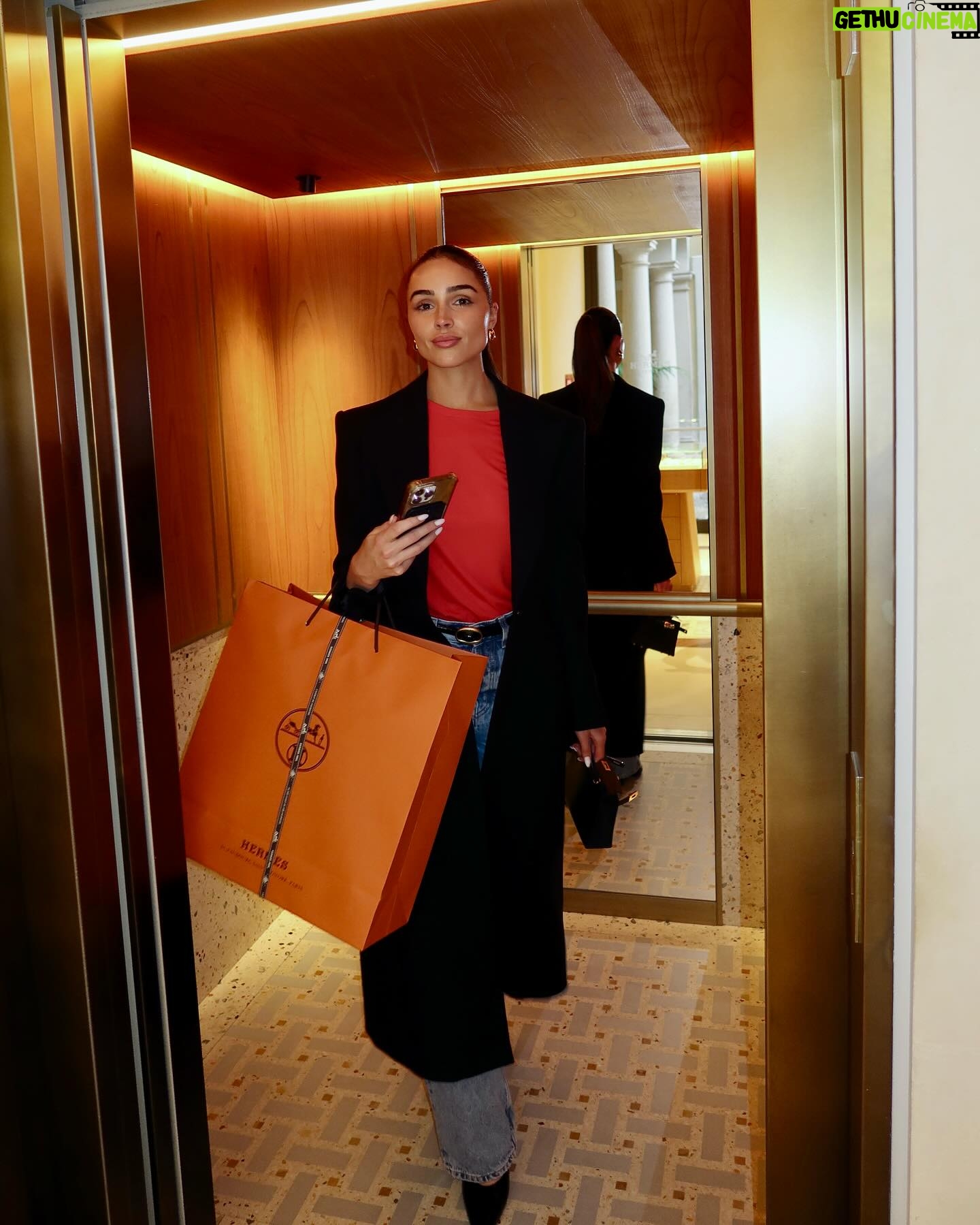 Olivia Culpo Instagram - Pasta, pizza, fashion, Milano 😍