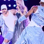 Jolin Tsai Instagram - #抒情歌越古老越喜歡
UB這幾年巡下來 
樂隊老師手上大概有1TB，那....麼多的樂譜😂😂😂( 出道3千年之久...)
凡只要彩排跟正式演出歌單 沒更動
就是中大樂透 大喜之日 😅🤤🎁
浪子般的心 也會有停泊的一天 😂😂😂 ....嗎?

#心情決定一切嘛 查某人 🐼

@maisonvalentino ❤️❤️❤️❤️
#uglybeauty2024finale