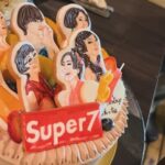 Asami Mizukawa Instagram - 『骨と軽蔑』全46公演、昨日無事に幕を閉じました🦴🐜🍪📚⛈️💀☕️🍾🐸💌💣

書き出したらキリが無いくらいの思い出がありますが、とにかくこの作品に参加出来たことが何より幸せでした。
ソフィー忘れないよ。
最後ケラさんに「水川いっぱい舞台やりなね」って言ってもらえたので、50歳くらいにはしっかり舞台の板に付ける役者になりたいな。

はぁ、さみしい。
ケラさん大好き！
各所スタッフさん達大好き！
super7大好き！
そして観に来てくださったみなさまありがとうございました！
