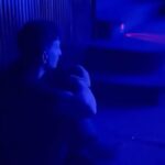 Nicolás Vázquez Instagram - Gracias por tanto amor! Feliz y orgulloso de dirigir este proyecto que hace sentir, conectar y emocionar tanto! @gimeaccardi y @andresgill se entregan en el escenario y hacen un trabajo extraordinario, por eso el público lo recibió con todo! 🩷
Feliz de tener un equipo que confia y me acompaña en todas, trabajando con pasión, unión y muchísimo amor. Imposible que entren todos en una foto. Gracias a cada uno por darlo todo! 
El poder del amor! 🩷♾️