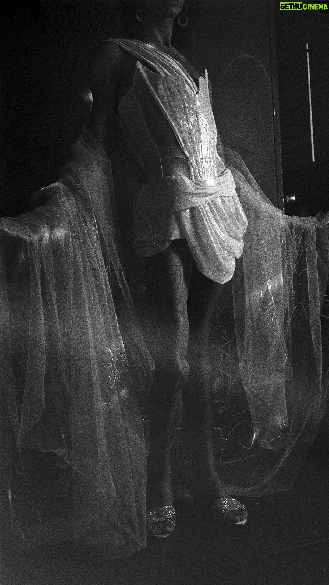 Vivienne Westwood Instagram - Reminiscent of the Romeo corset, from the Andreas Kronthaler for Vivienne Westwood Spring-Summer 2024 collection, the Gabriel mini dress presents an elegant men’s corset, with exposed armour-like boning across the torso, embellished with ivory sequins.
A layer of ivory silk jersey is draped over the bodice extending to a skirt – while a Moonlight toned crystal adorns the veil, complete with an abstract rose motif.
Video by @kyle.keese
Styling by @florahuddart
Talent: @ariieyl
#VWBridal #WestwoodBridal