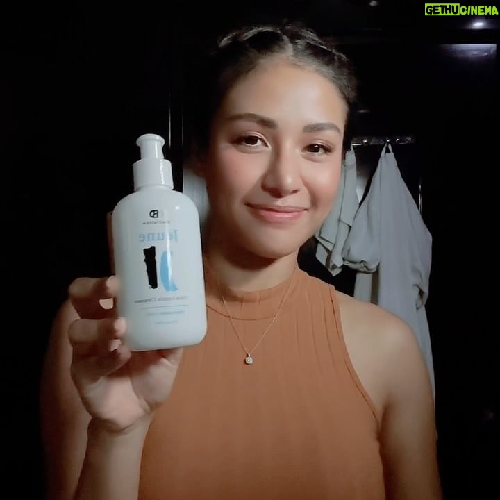 Sanya Lopez Instagram - I canโt lie! Jeune is my favorite..๐ So gentle and now the efficacy of this product has been improved even better because of niacinamide and cica extract that makes my face softer, moisturized and so smooth. ๐ฅน๐
