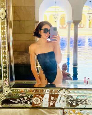 Beauty Gonzalez Instagram - I Don’t Care, He Loves it! 🤍

(Zoom in to see the Happiest Man in the World)
