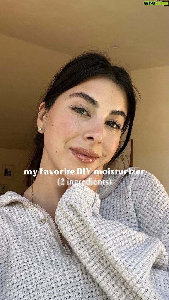 Daniella Monet Instagram - Would you believe me if I told you I created this mixture at 8 years old?

Little 8 year old me discovered a product that was an absolute game changer for my skin then, and it still is now. 

The great part is it is only 2 ingredients and you probably have one of the ingredients in your house!!! 

COMMENT SOFT and I’ll send you the best aloe & oils I get from Amazon! (just thought I’d make it easy for you)

Here’s what you’ll need:

1. Pure Aloe Vera
2. Another oil (olive oil, vitamin E oil, castor oil)

I used Vitamin E oil in this video but I have used all of the above! 

Should I share more of my DIY hacks?

this was exhilarating. 

#skin #skincare #diy #skincarenatural #homemade #diybeauty #moisturizer #april #love #momlife