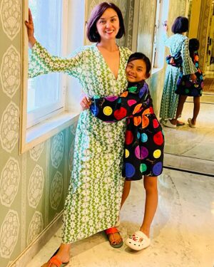 Beauty Gonzalez Instagram - A relationship built on Mutual Respect, Admiration and of course, Unwavering Love 💚
Throw in a little Asaran, a lot of Kulitan, and loads and loads of Lambingan and Sayawan. 🧡
You are growing up to be a fine young lady my little chickadee,  @oliviainescrisologo 💛
Gregarious and Confident, Witty and Funny,
Artistic and Adventurous.
More than a handful. 🧨
I love that you love both children and the elderly, 
Your FOMOness is annoying sometimes but it’s certainly more interesting than being a Wallflower.🌼
Curious and inquisitive,
Forever Wild and Free 
Always You and I. 🩷