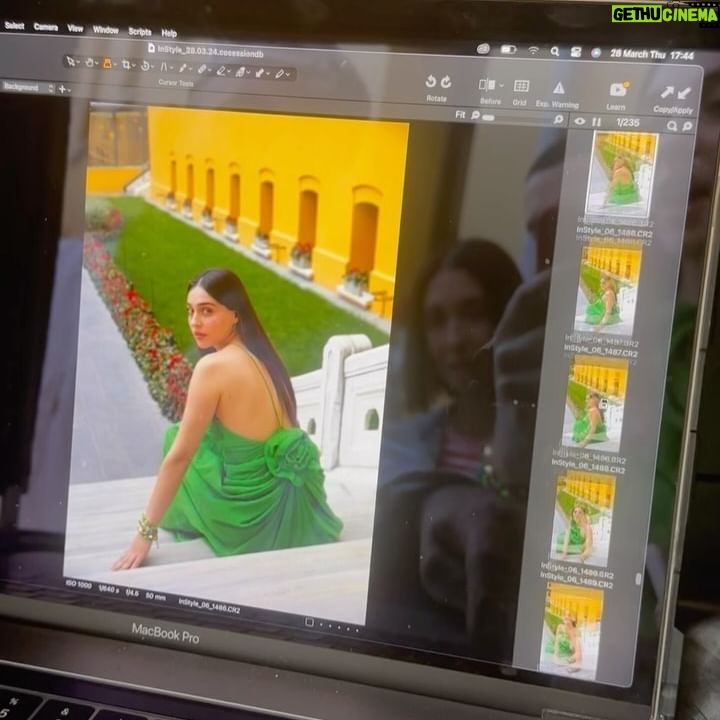 Cemre Baysel Instagram - @instyleturkish de bu ay ben varım!
Şahane bir ekiple muhteşem bir çekim yaptık.
Beni prenses gibi hissettirdiğiniz için çoook teşekkürler 💚🍃