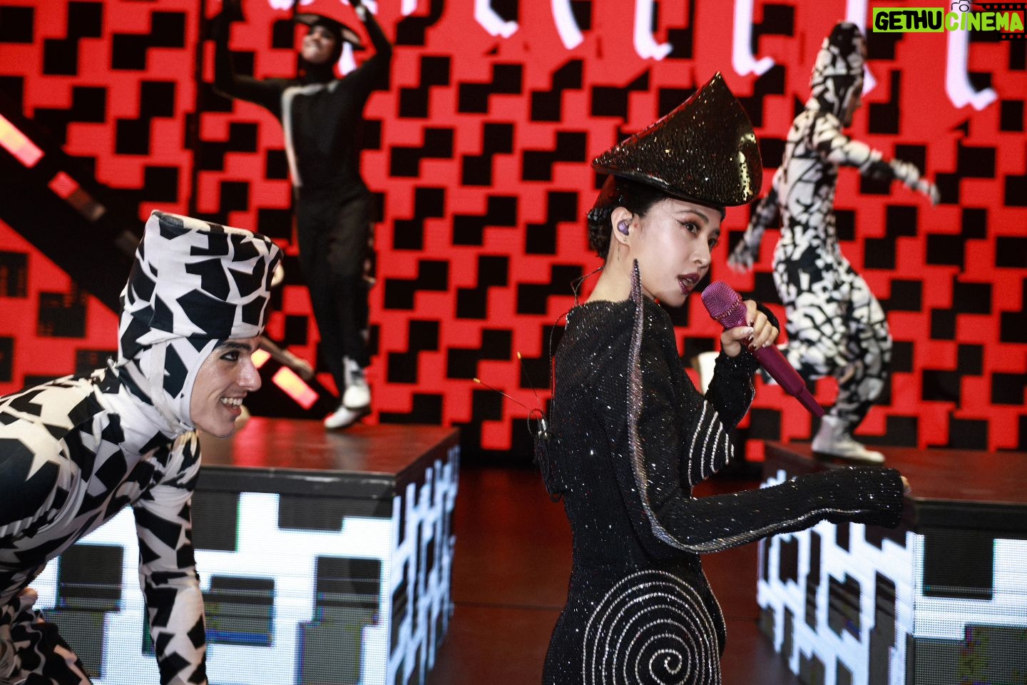 Jolin Tsai Instagram - 圖片有點多
#uglybeauty2024finale