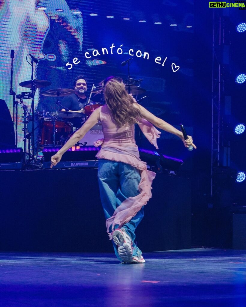 Paulina Goto Instagram - Regresar al escenario del Auditorio Nacional se sintió como la primera vez... ✨

Gracias @elefanteoficial por hacerme parte de un increíble show 🫶🏼