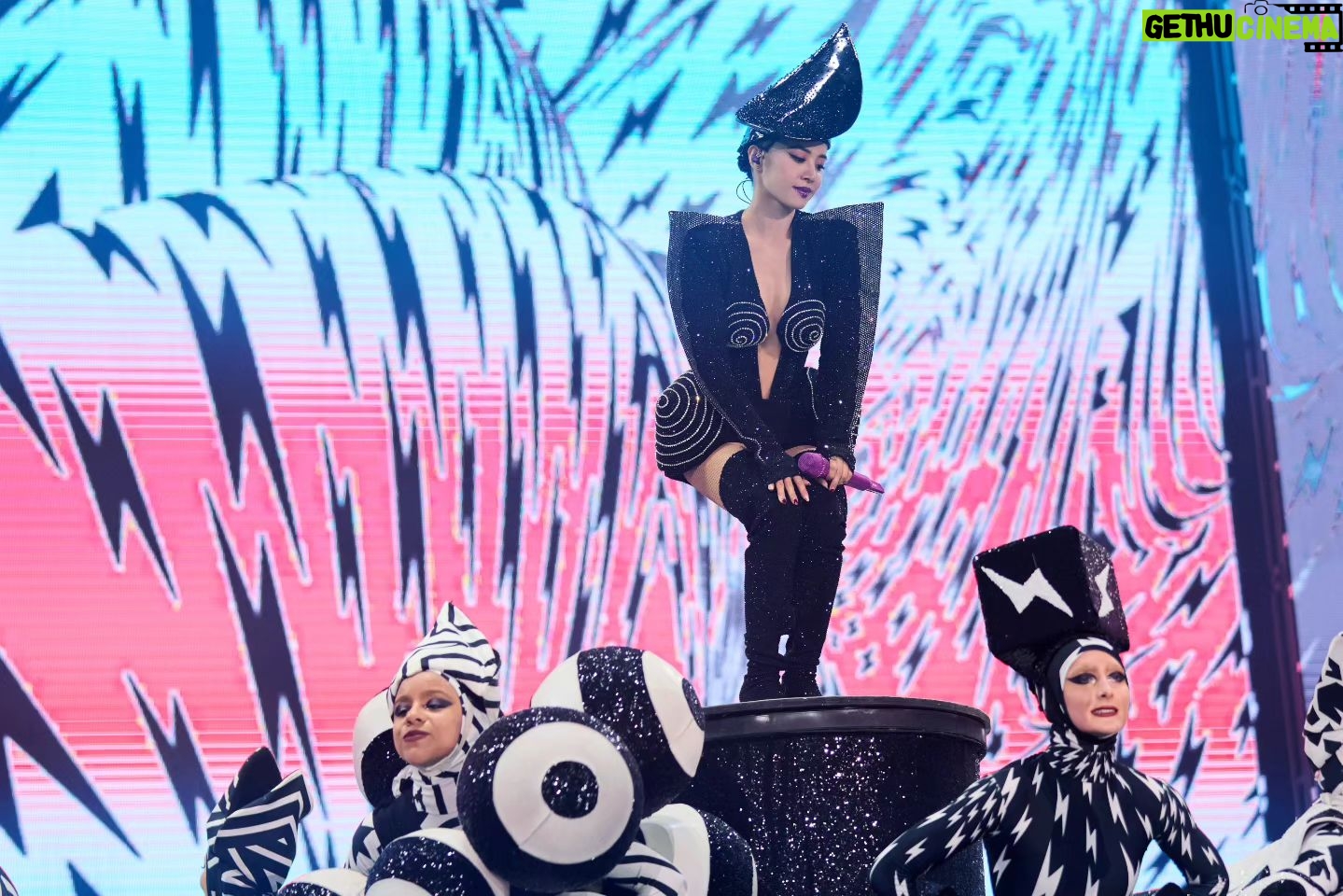 Jolin Tsai Instagram - 圖片有點多
#uglybeauty2024finale