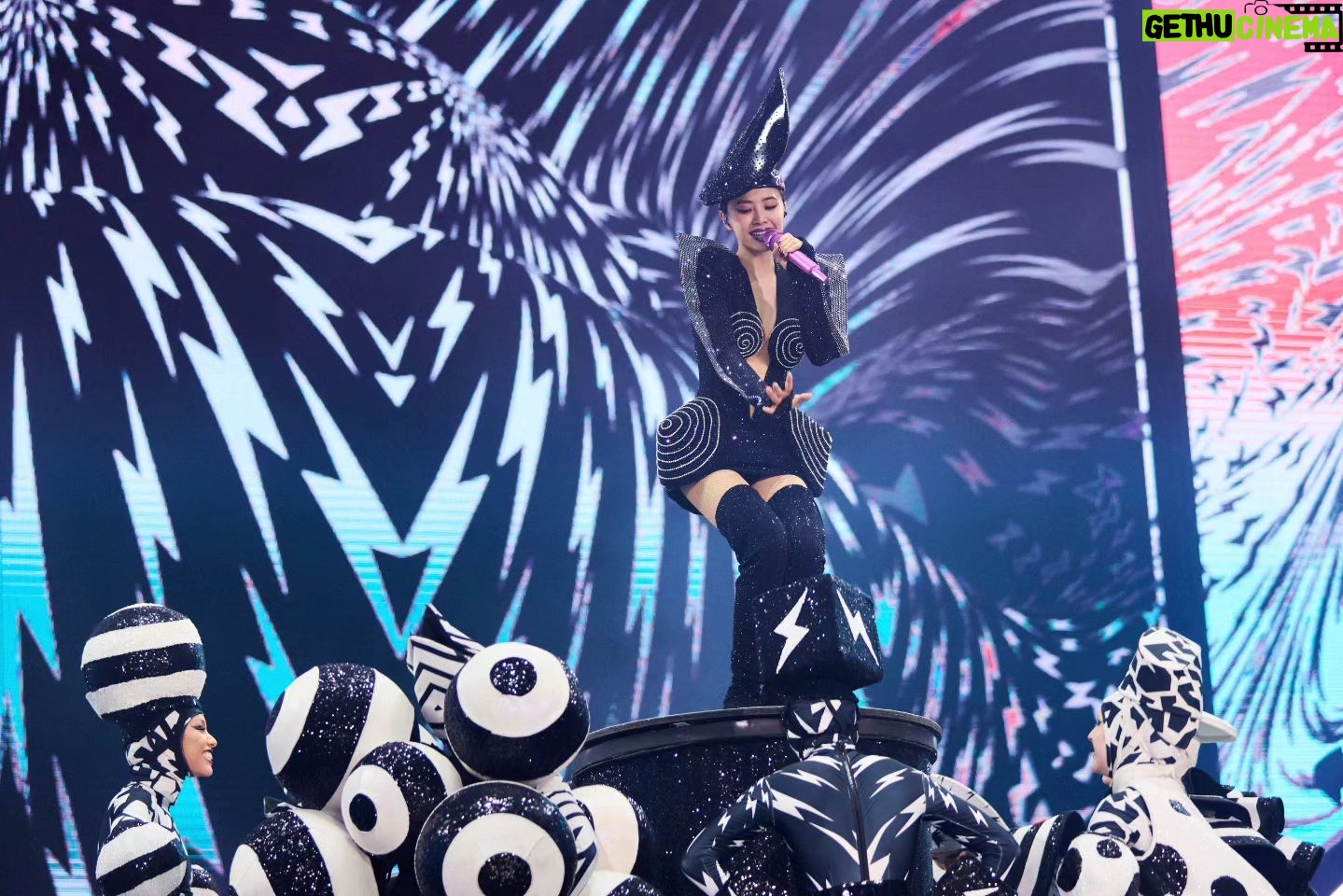Jolin Tsai Instagram - 圖片有點多
#uglybeauty2024finale