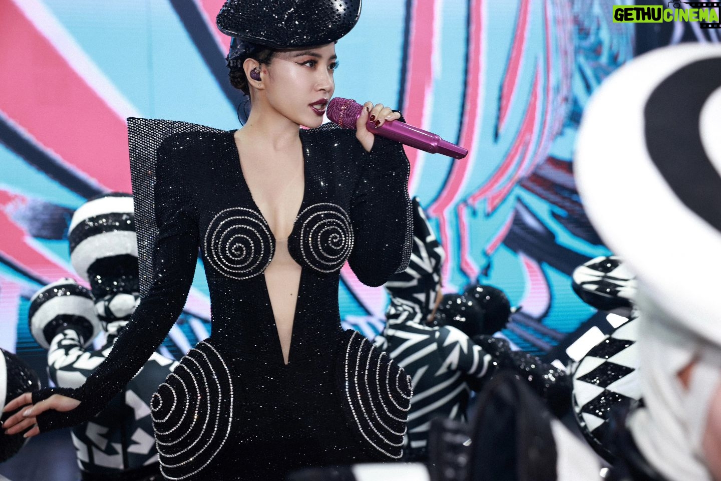 Jolin Tsai Instagram - 圖片有點多
#uglybeauty2024finale