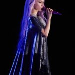 Jolin Tsai Instagram - #抒情歌越古老越喜歡
UB這幾年巡下來 
樂隊老師手上大概有1TB，那....麼多的樂譜😂😂😂( 出道3千年之久...)
凡只要彩排跟正式演出歌單 沒更動
就是中大樂透 大喜之日 😅🤤🎁
浪子般的心 也會有停泊的一天 😂😂😂 ....嗎?

#心情決定一切嘛 查某人 🐼

@maisonvalentino ❤️❤️❤️❤️
#uglybeauty2024finale