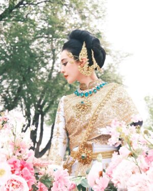 Fan Bingbing Instagram - Hello Thailand! ✨ Sending warm wishes for a blessed and joyful Songkran! 🌟💐🥰