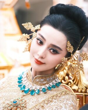 Fan Bingbing Instagram - Hello Thailand! ✨ Sending warm wishes for a blessed and joyful Songkran! 🌟💐🥰
