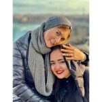 Narges Mohammadi Instagram - فریبای عزیزم 
تولدت هزاران بار مبارک 🎂♥️🌺🎂
تو خوش قلب ترین هستی عزیزم و امیدوارم خدا به وسعت قلبت زیبای هاشو برات  هدیه بیاره 
تو جذابترین مهربونترین و بامزه ترین و مهم اینکه خدا تو رو بهم هدیه داده 
کنارت خیلی خوش میگذره دوست قشنگم 
دوستت دارم♥️🌺🎂🎂🎂