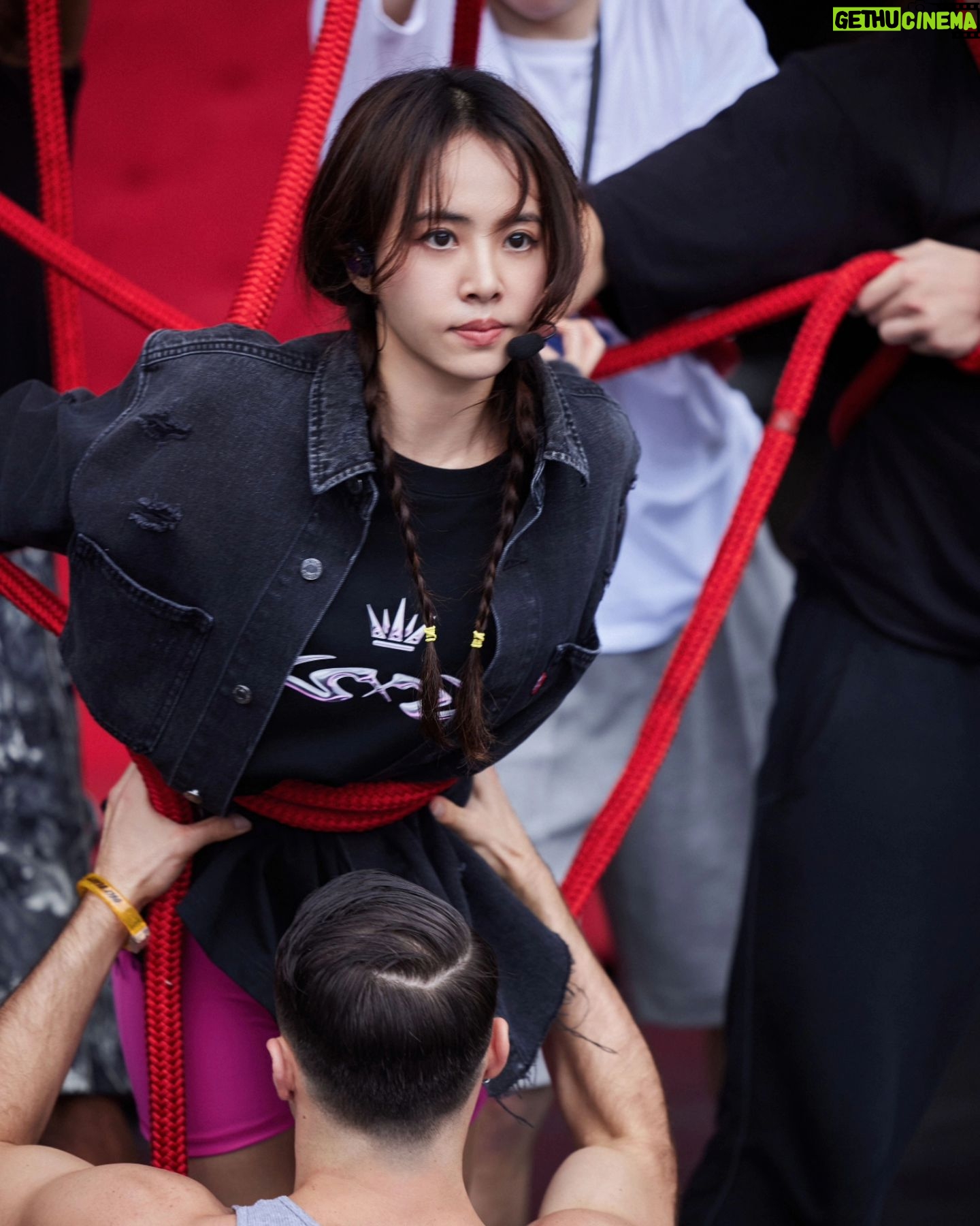 Jolin Tsai Instagram - 謝謝 @levis_hongkong
@levis_taiwan
為Team Jolin打造的Ugly beauty ×Levi's 專屬禮服
#怪有型的
#uglybeauty2024finale
#teamjeans