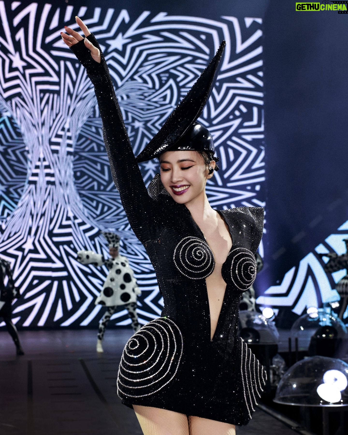 Jolin Tsai Instagram - Wakeup call
#uglybeauty2024finale