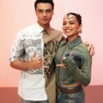 Isabela Merced Instagram - ok serious question to those of you who have read Turtles All the Way Down… team daisy or davis? 🫢