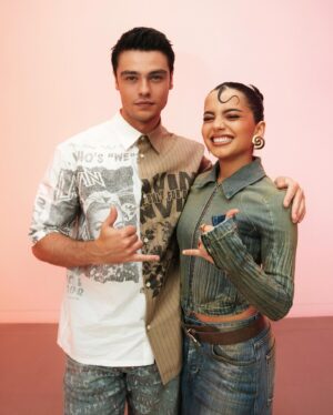 Isabela Merced Instagram - ok serious question to those of you who have read Turtles All the Way Down… team daisy or davis? 🫢