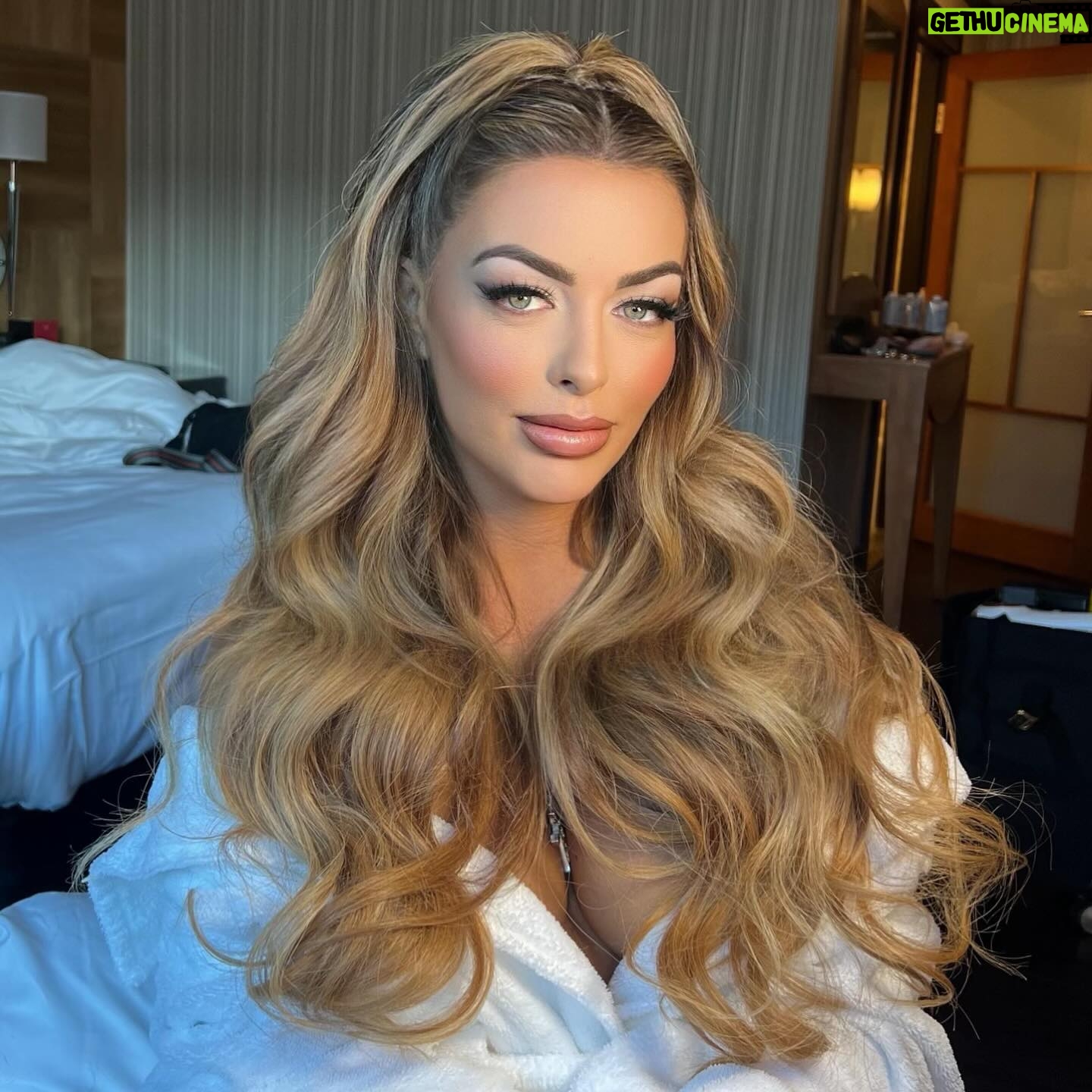Mandy Rose Instagram - Day 2 💙🙏🏻🥰 Big thanks to all my amazing fans for coming out to see me … MISS YALL 🥹
@bigeventny @officialwrestlecon @thetailgoat @jimmysseafood
MU @annakordash
Hair @senadakxo
Outfit @egoofficial
Stylist @styledbylmc
Lashes @lushmobilebeauty
Extensions @saltylockshairext
📹 @josephashepherd @uphighllc