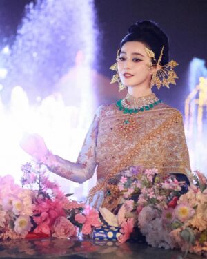 Fan Bingbing Instagram - Hello Thailand! ✨ Sending warm wishes for a blessed and joyful Songkran! 🌟💐🥰
