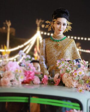 Fan Bingbing Instagram - Hello Thailand! ✨ Sending warm wishes for a blessed and joyful Songkran! 🌟💐🥰