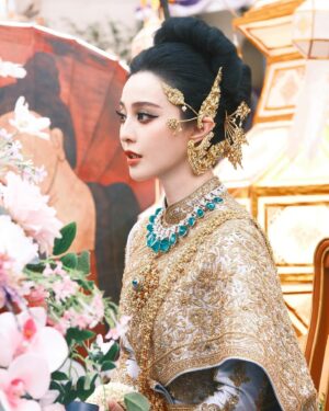 Fan Bingbing Instagram - Hello Thailand! ✨ Sending warm wishes for a blessed and joyful Songkran! 🌟💐🥰