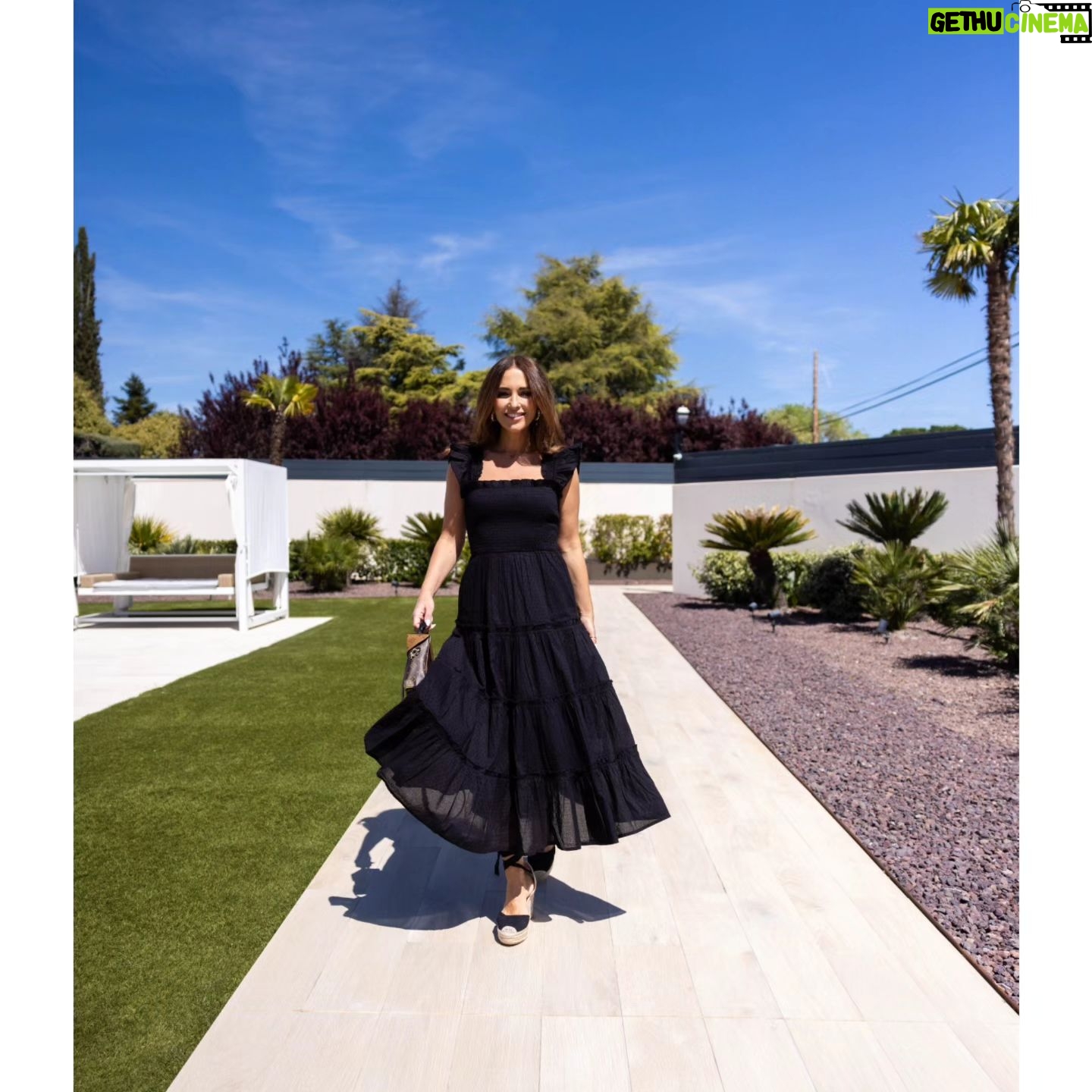 Paula Echevarría Instagram - Este es el look que llevé el sábado en la fiesta de cumpleaños de Miki.. el vestido y las alpargatas pertenecen a mi nueva colección para PRIMARK que sale a la venta MAÑANA!!!!! 😃😃😃
Es solo un mini adelanto de las cosas tan bonitas que hay!!!! Que ganas de que la veáis!!! ♥️
#EmbajadoraPrimark
#PauEchexPrimark
@primarkpr.es
@primark
#publi
Fotos 📸: @sergioacostaglez
