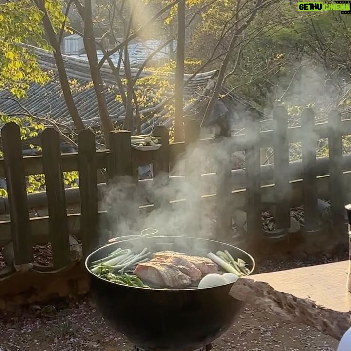 Hyomin Instagram - 예절과 인성 두마리 토끼를 다 잡아버린 어제의 요약. 풀이는 2편에 계속... 🐇🥃
