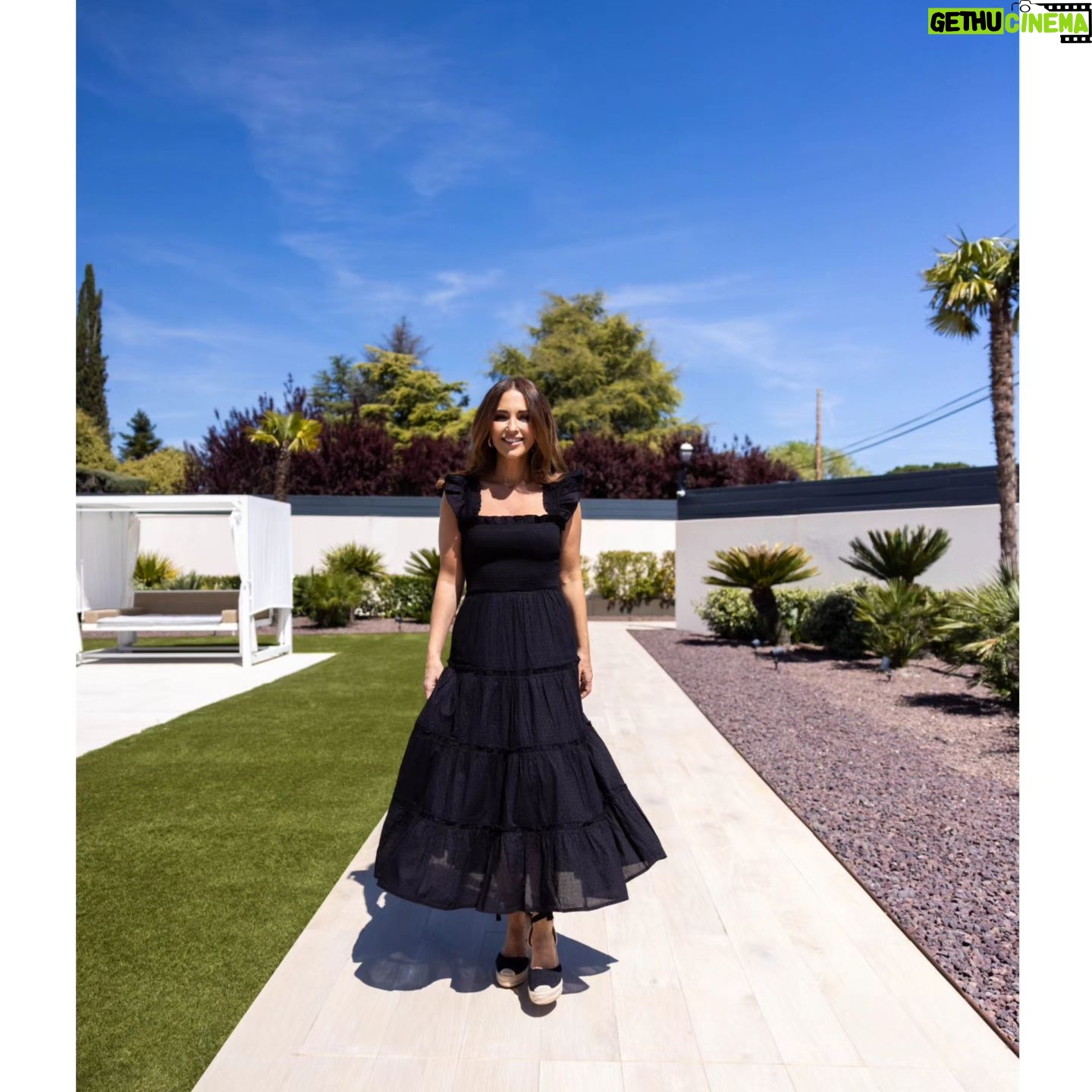 Paula Echevarría Instagram - Este es el look que llevé el sábado en la fiesta de cumpleaños de Miki.. el vestido y las alpargatas pertenecen a mi nueva colección para PRIMARK que sale a la venta MAÑANA!!!!! 😃😃😃
Es solo un mini adelanto de las cosas tan bonitas que hay!!!! Que ganas de que la veáis!!! ♥️
#EmbajadoraPrimark
#PauEchexPrimark
@primarkpr.es
@primark
#publi
Fotos 📸: @sergioacostaglez