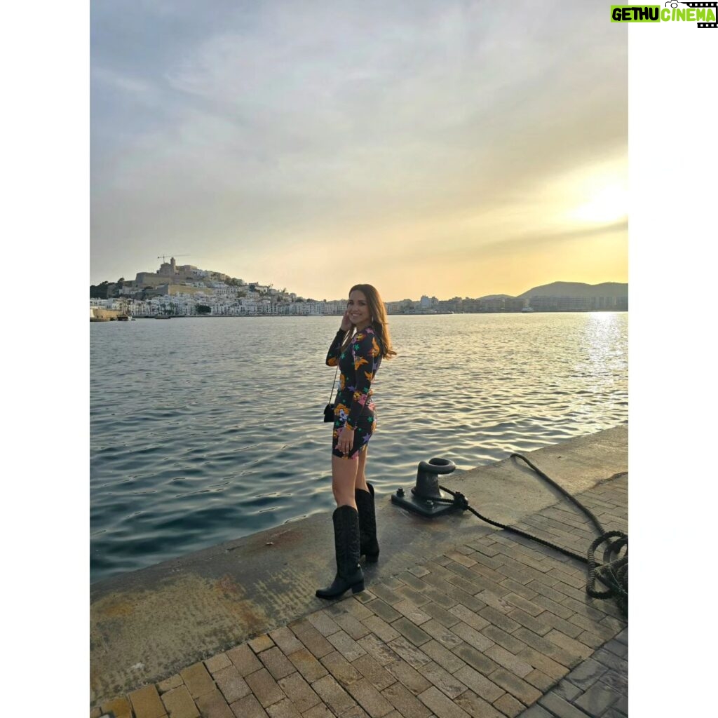 Paula Echevarría Instagram - Ibiza Recap 💙

#TrabajarConAmigosEsComoNoTrabajar
#Equipazo
#Hawkers
#PaulaEchevarriaXHawkers 
#ComingSoon