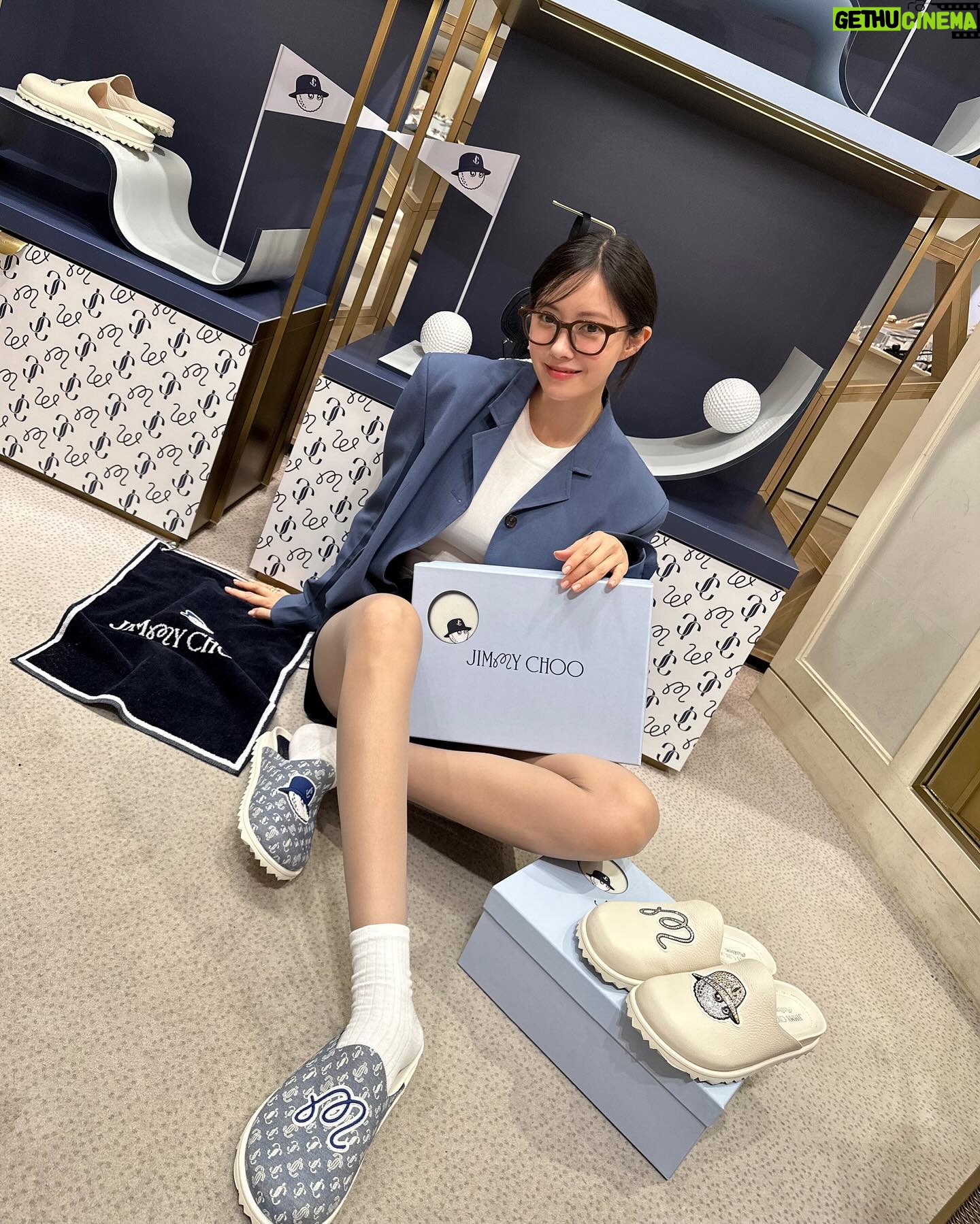 Hyomin Instagram - 지미추와 말본의 센세이션한 만남 @jimmychoo @malbongolf #JIMMYCHOO X #MALBONGOLF
