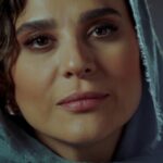 Sahar Dolatshahi Instagram - .
رونمایی از موزیک ویدیوی اختصاصی سریال «افعی تهران» با صدای رضا یزدانی
 
این موزیک ویدیو با تدوین بهار فنایی بر اساس قطعه «چلچراغ» با آهنگسازی علیرضا افکاری، تنظیم سعید زمانی و شعری از مهدی ایوبی آماده شده است.
 
سریال «افعی تهران»، محصول اختصاصی پلتفرم «فیلم‌نت» که از ۱۶ اسفندماه ۱۴۰۲ به پخش رسیده؛ با توجه به ژانر خاص و سبک تولید آن تاکنون با استقبال کم‌سابقه مخاطبان و منتقدان همراه بوده است.
 
«افعی تهران» به کارگردانی سامان مقدم و تهیه‌کنندگی جواد فرحانی چهارشنبه‌ها ۸ صبح تنها در «فیلم‌نت» پخش می‌شود.

    
صفحه رسمی سریال «افعی تهران»
@afei.tehran 
   
@filmnet.ir_ 
@oilalife
