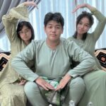 Erra Fazira Instagram – Ramadhan berlabuh, Syawal menjelma,
Dirai gembira dalam suasana sederhana,
Salam dihulur  kemaafan  dipinta
Moga ukhwah  harmoni, dijauh sengketa..
.
Salam Lebaran dari kami,
Erra , EAleesya & family..🥰🥰🥰