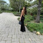 Olivia Culpo Instagram - LBD 🌸🤍